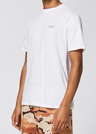 Футболка белая с принтом oakley camo print tee