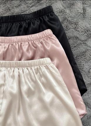 Шелковая пижама майка на тонких бретелях шорты комплект для сна дома розовая черная молочная4 фото