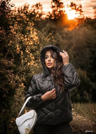 Женская демисезонная осенняя куртка курточка короткая белая черная стеганая стеганая на осень весна накладной платеж купить1 фото