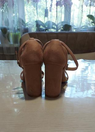 Босоніжки на підборі even&odd3 фото