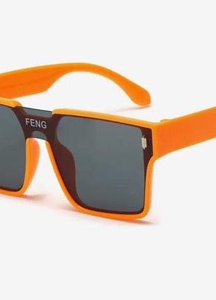 Крутые, яркие солнцезащитные очки