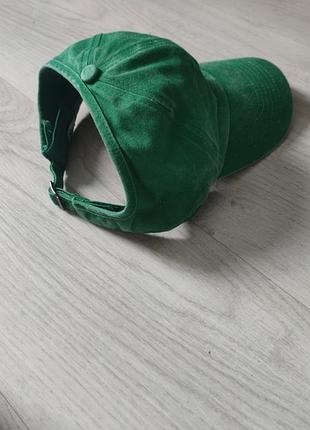 Кепка бейсболка с вырезом