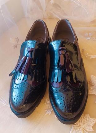 Черные лакированные лоферы, женские туфли