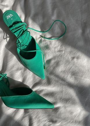 Яскраві зелені туфлі zar