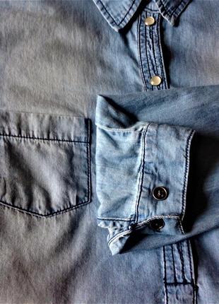 Стильная длинная джинсовая рубашка .8 фото