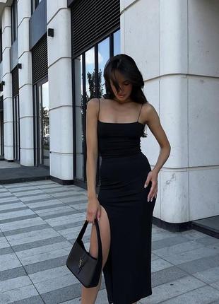 Сукня міді на тонких бретелях відкриті речі довге плаття з розрізом чорне по фігурі4 фото