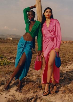 Яскрава сукня на запах zara