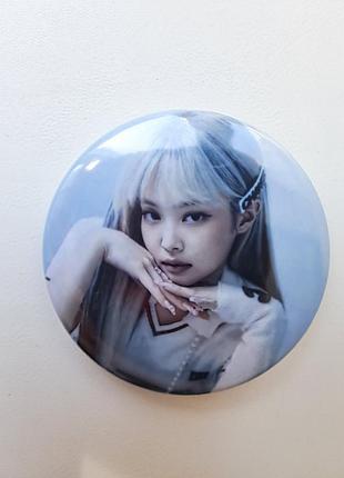 Значок ким дженни black pink блек пинк 56 мм