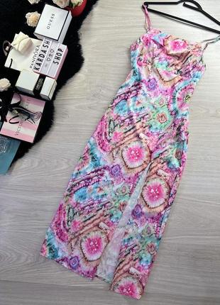 Платье с разрезом