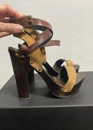 Босоножки на каблуке dsquared2