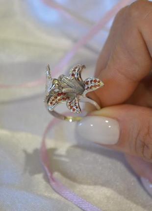 Эксклюзивное кольцо колибри на цветке1 фото