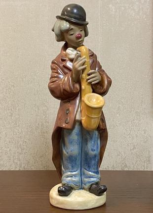 Фарфоровая статуэтка lladro «цирковой клоун с саксофоном»