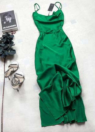 Новое облегающее атласное платье-футляр ax paris макси длины трендового зеленого цвета на бретелях1 фото