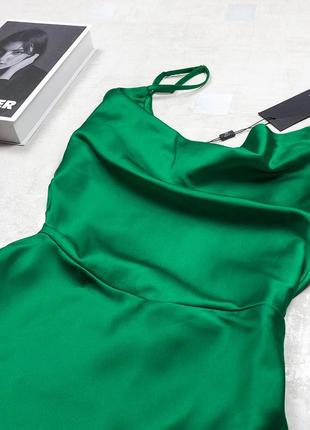 Новое облегающее атласное платье-футляр ax paris макси длины трендового зеленого цвета на бретелях3 фото