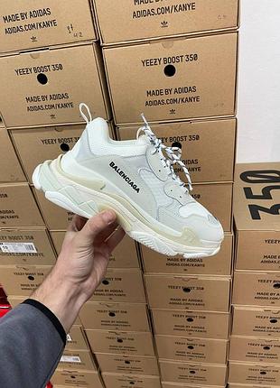 Balenciaga triple s cream знижка масивні кремові бежеві кросівки баленсіага скидка массивные кроссовки беж крем