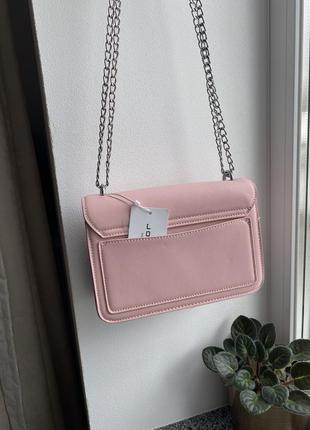 Ніжно рожева сумка на ремінці7 фото