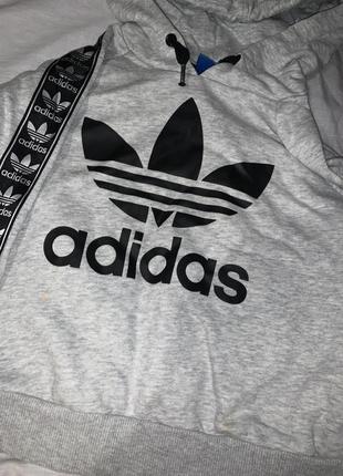 Топ adidas с лампасами