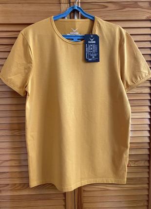 Новая футболка горчичного цвета мужская