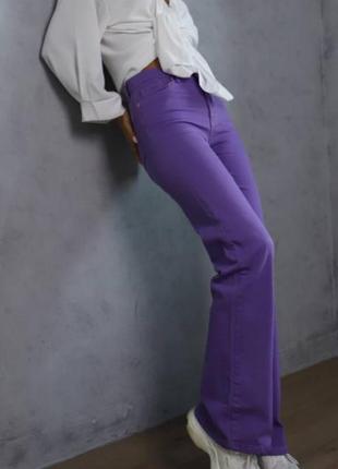 Джинсы женские фиолетовые однотонные на высокой посадке на молнии с карманами качественные стильные трендовые