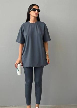 Костюм женский графитовый однотонный оверсайз футболка с принтом на спине лосины на высокой посадке качественный стильный трендовый