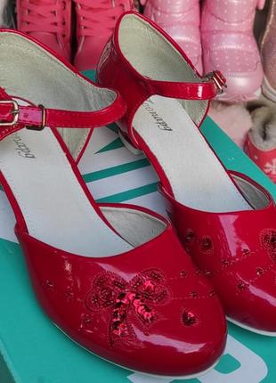 Красные туфли лаковые на каблуке для девочки 34,35,37
