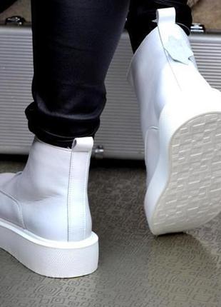 Кожаные короткие белые ботинки женские деми5 фото