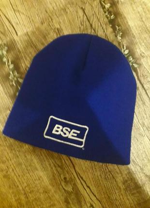 Яркая шапка корея