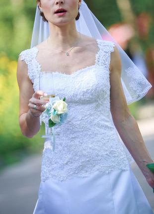 Біле мереживне весільне плаття а-силует s m салонне (не китай)2 фото