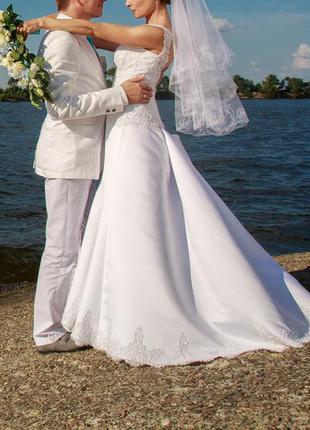 Біле мереживне весільне плаття а-силует s m салонне (не китай)3 фото