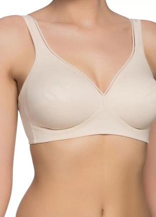 Бежевий бюстгальтер loretta soft by triumph 75d