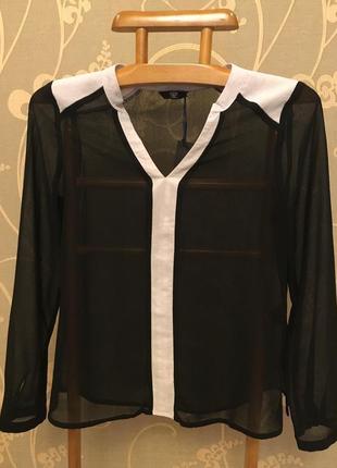 Дуже красива та стильна брендова блузка чорного кольору.