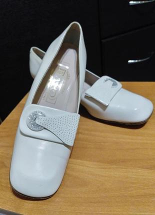 Элегантные винтажные туфли от итальянского бренда faro, 37, стелька 24см.1 фото
