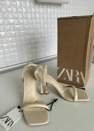 Босоніжки zara