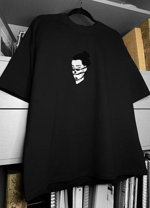 Оверсайз • стильна, принтована футболка