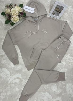 Костюм женский