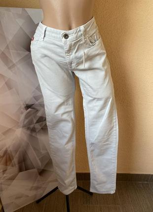 Серо бежевые джинсы unlimited 31w1 фото