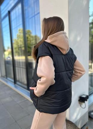 Женская жилетка с поясом стеганая осенняя черная бежевая базовая2 фото