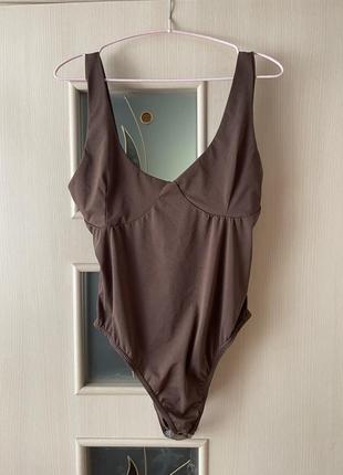 Боді коричневий з чашками prettylittlething plt