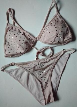 Крутой купальник с портупеями и стильным декором, треугольные чашки на а-а,5 любой обьем