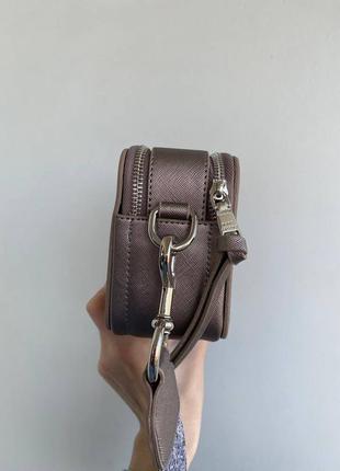 Цікава сумка клатч marc jacobs logo perlamutr snapshot crossbody, маленька сумка через плече7 фото