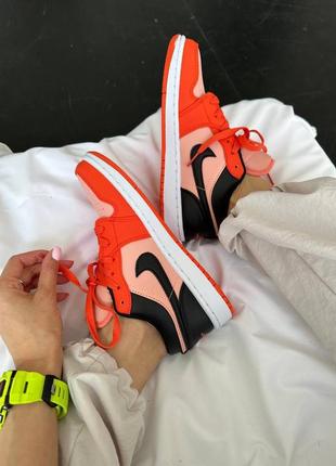 Демисезонные оранжевые кроссовки кеды nike air jordan 1 low « orange / black » помаранчеві жіночі кросівки nike air jordan3 фото