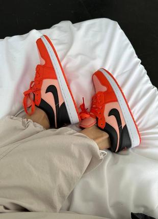 Демисезонные оранжевые кроссовки кеды nike air jordan 1 low « orange / black » помаранчеві жіночі кросівки nike air jordan2 фото