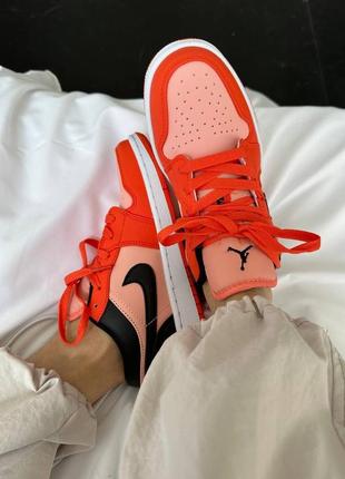 Демисезонные оранжевые кроссовки кеды nike air jordan 1 low « orange / black » помаранчеві жіночі кросівки nike air jordan5 фото