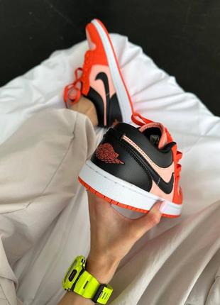 Демисезонные оранжевые кроссовки кеды nike air jordan 1 low « orange / black » помаранчеві жіночі кросівки nike air jordan7 фото
