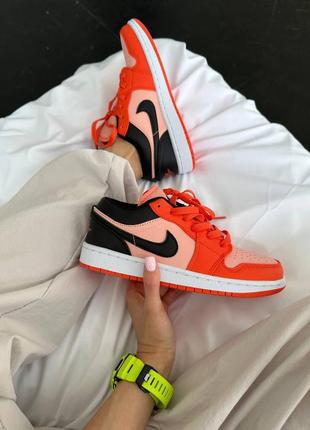Демисезонные оранжевые кроссовки кеды nike air jordan 1 low « orange / black » помаранчеві жіночі кросівки nike air jordan9 фото