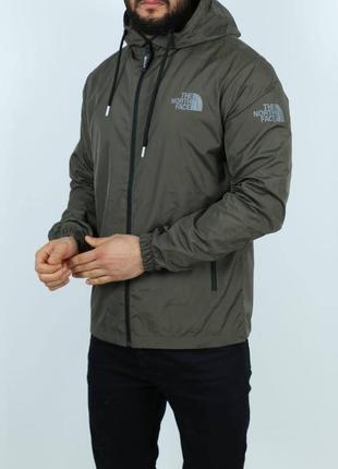 Мужская куртка-ветровка the north face в хаки цвета, стильная и удобная куртка на каждый день