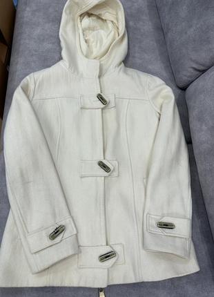 Белое пальто с капюшоном amy gee