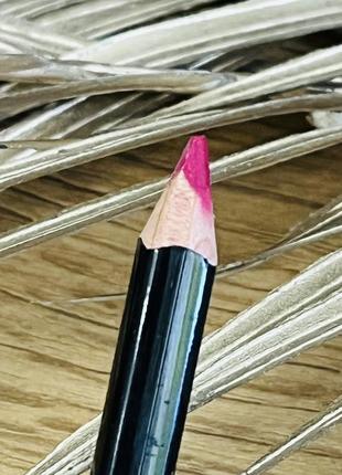 Оригінал олівць для губ фуксія nee lip pencil оригинал карандаш для губ фуксия3 фото