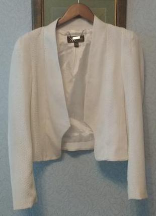 Белый блейзер жакет пиджак из фактурной ткани ( под кожу рептилии)3 фото