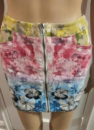 Стильная джинсовая юбка в цветы на молнии h&amp;m1 фото